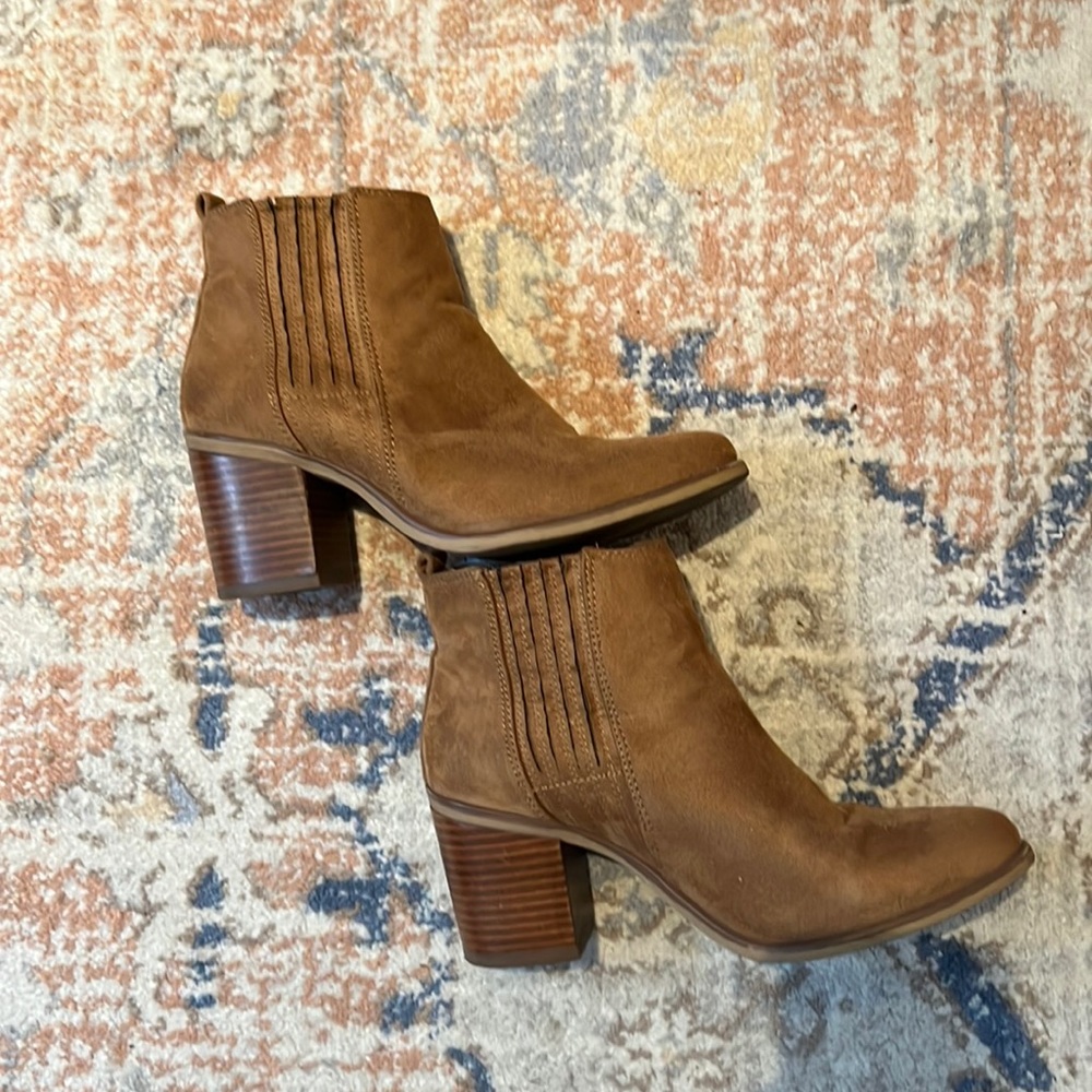 Fall brown heeled boots